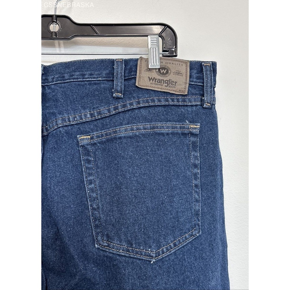 Wrangler Blue relaxed-fit denim jeans. - Size 40x32 - Picture 6 of 9